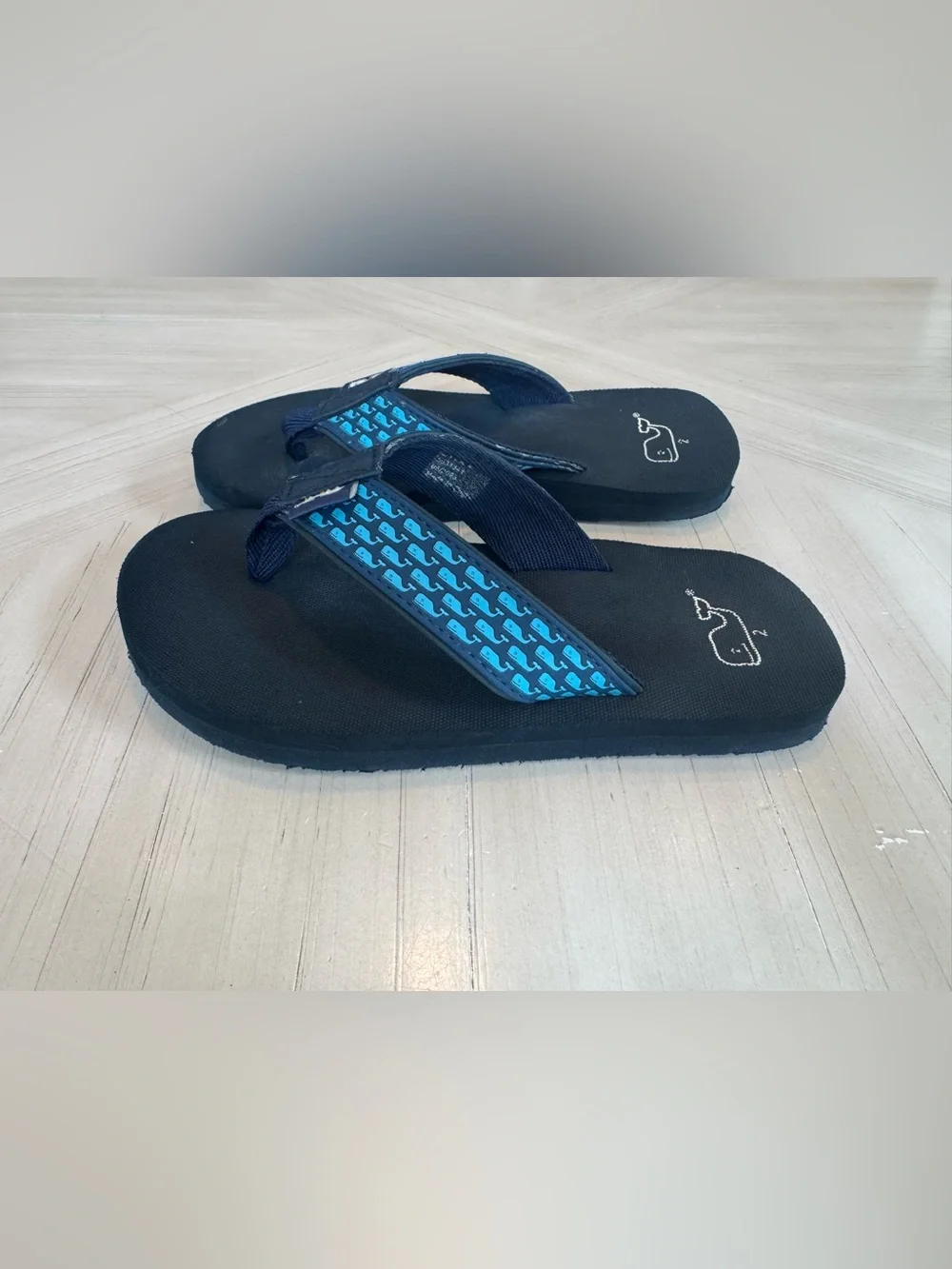 Vineyard Vines Boys’ Whale Flip Flops Sandals Blue Black - Size 2